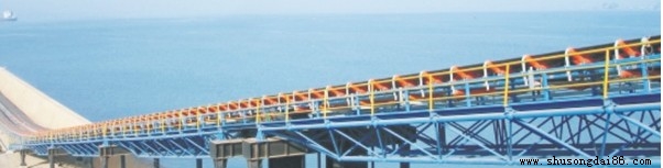 坤碩長距離膠帶輸送機現(xiàn)場作業(yè)圖